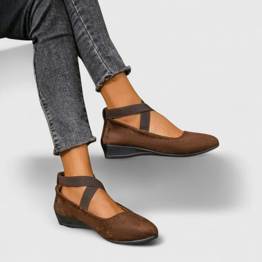 Women's Black Wedge Sandals in Brown