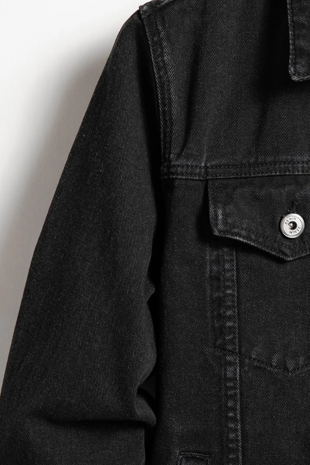 Men's Classic Fit Denim Jacket