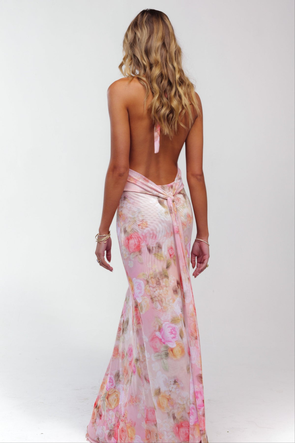 Women's Pink Halter Neck Ruched Open Back Wedding Guest Dress