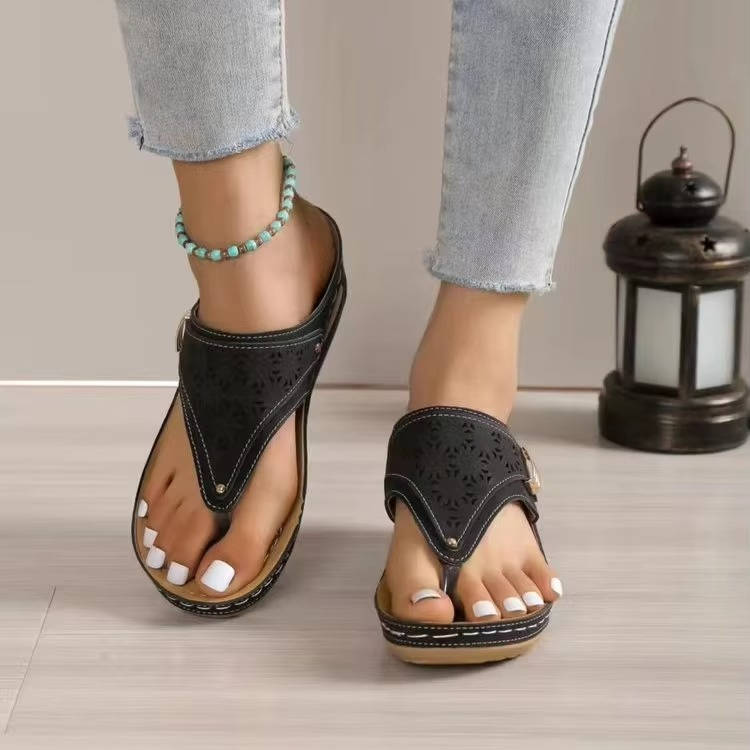 Women's Wedge Heel Slip On Outdoor Sandals in Black