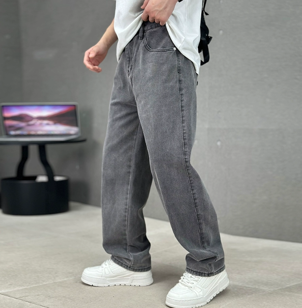 Men's Dark Grey Straight Leg Relaxed Fit Jeans